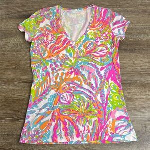 Lilly Pulitzer V-Neck Coral Reef Print Tee – Size XS – Cotton Stretch